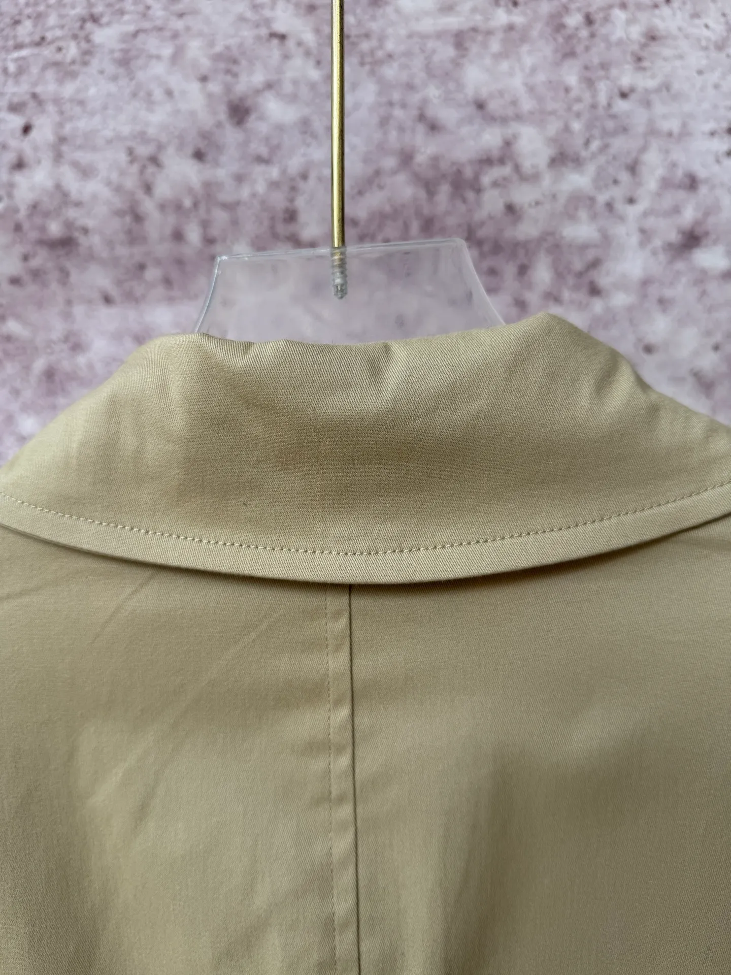 P530 Ralph Lauren autumn unisex long windbreaker jacket, pure cotton twill fabric, with plaid lining inside, customized hardware accessories, fine workmanship, loose fit for both men and women, full of temperament on the upper body, and the split hem design adds to the style.